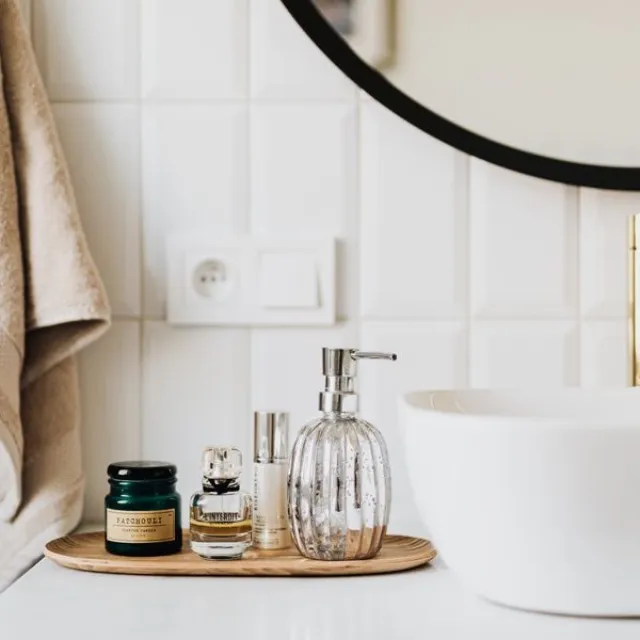 Clean, bright bathroom after a home cleaning